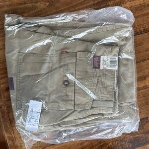 Levi's Khaki Loose Straight Leg Cargo pants. Size 33”waste, 32” inseam.